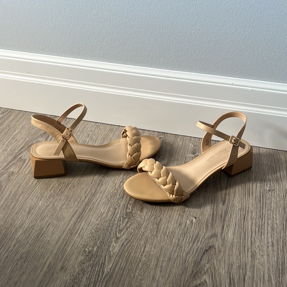 7.5 nude heels - Picture 2 of 2